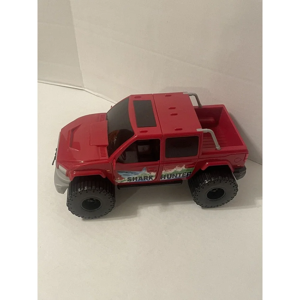 Shark Hunter Tree House Kids RED Truck (truck only) Doors Open‎ With Tow Hitch